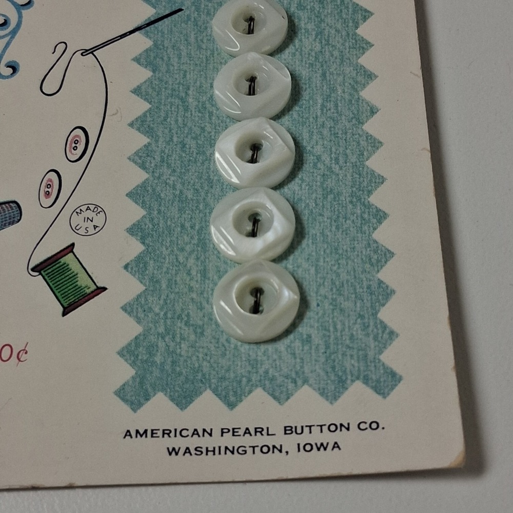 Antique Lady Washington MOP Shell Buttons Card Vintage Sewing Notions 10¢ USA